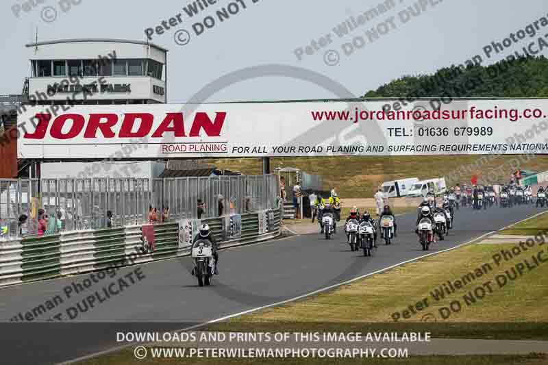 Vintage motorcycle club;eventdigitalimages;mallory park;mallory park trackday photographs;no limits trackdays;peter wileman photography;trackday digital images;trackday photos;vmcc festival 1000 bikes photographs
